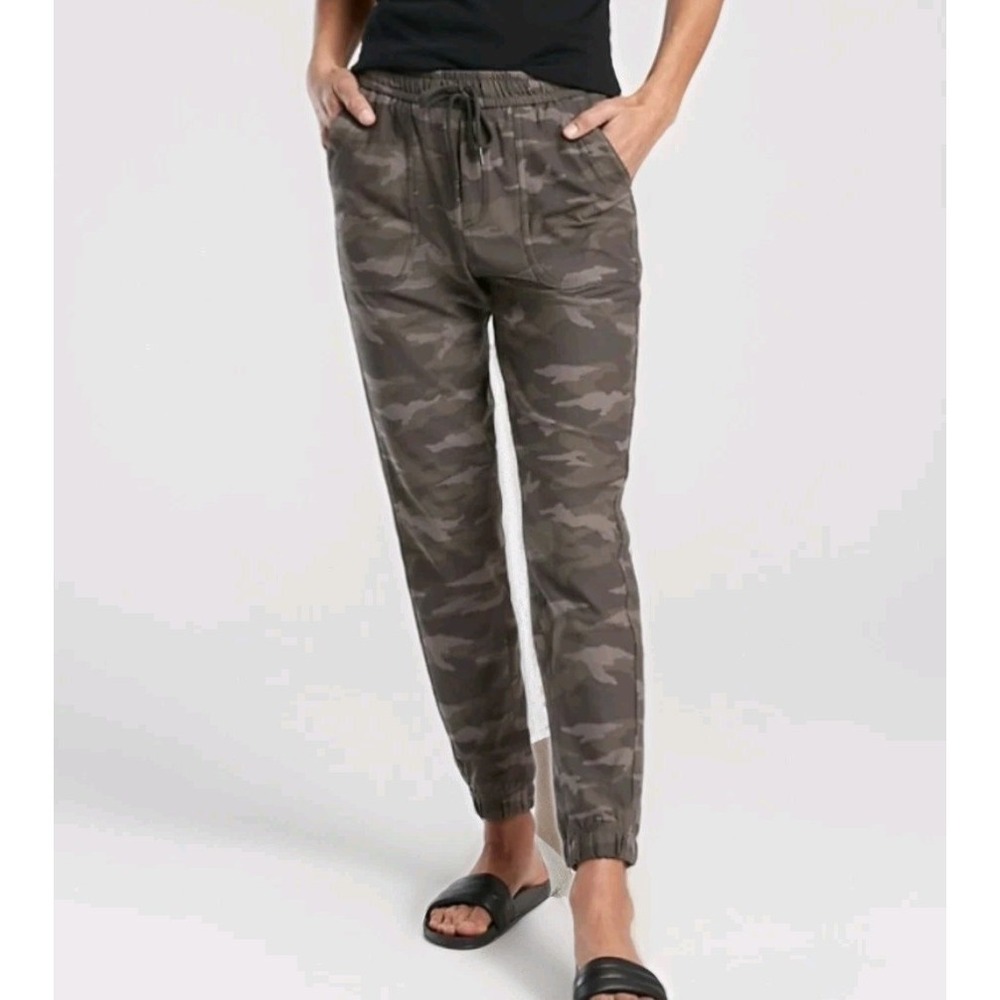 Athleta Camo Farallon Jogger Army‎ Green Women's Pants Sz 4 Activewear & Comfort
